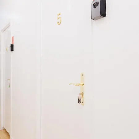 Quartos Economicos 3 Andar - Lc 리스본